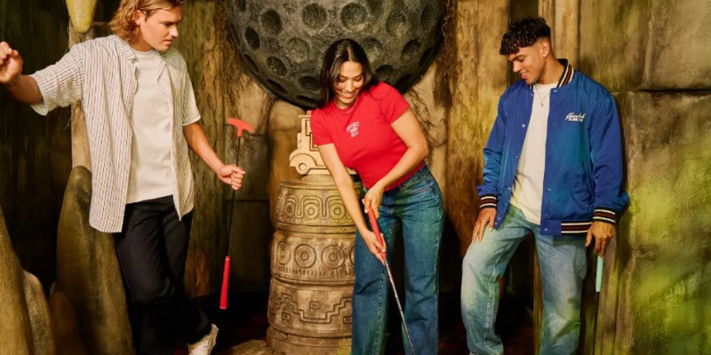 kidsbucketlist.com.au - Holey Moley Mini Golf Surfers Paradise - 1